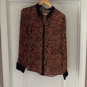 Hinge Brown Leopard Buttoned Blouse with Contrast Collar